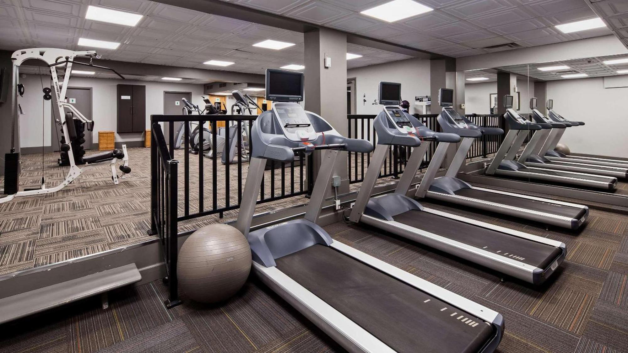 Radisson Airport Hotel 3*